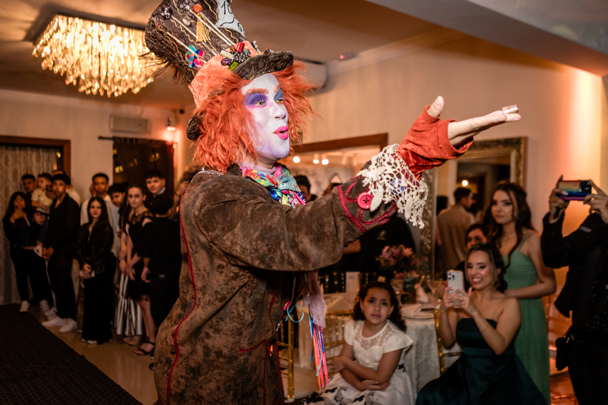 15anos, debutante, festade15anos, xvanos, decoracaode15anos, festatematica, decoracaofesta, alicenopaisdasmaravilhas, chepeleiromaluco, personagensfesta, festasofisticada, fotografiadeeventos, eventos15anos, decoracaodebutante, partydecor, cenário, brilho