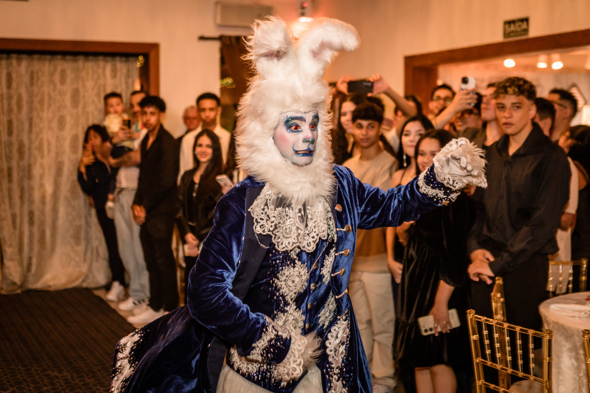 15anos, debutante, festade15anos, xvanos, decoracaode15anos, festatematica, decoracaofesta, alicenopaisdasmaravilhas, chepeleiromaluco, personagensfesta, festasofisticada, fotografiadeeventos, eventos15anos, decoracaodebutante, partydecor, cenário, brilho