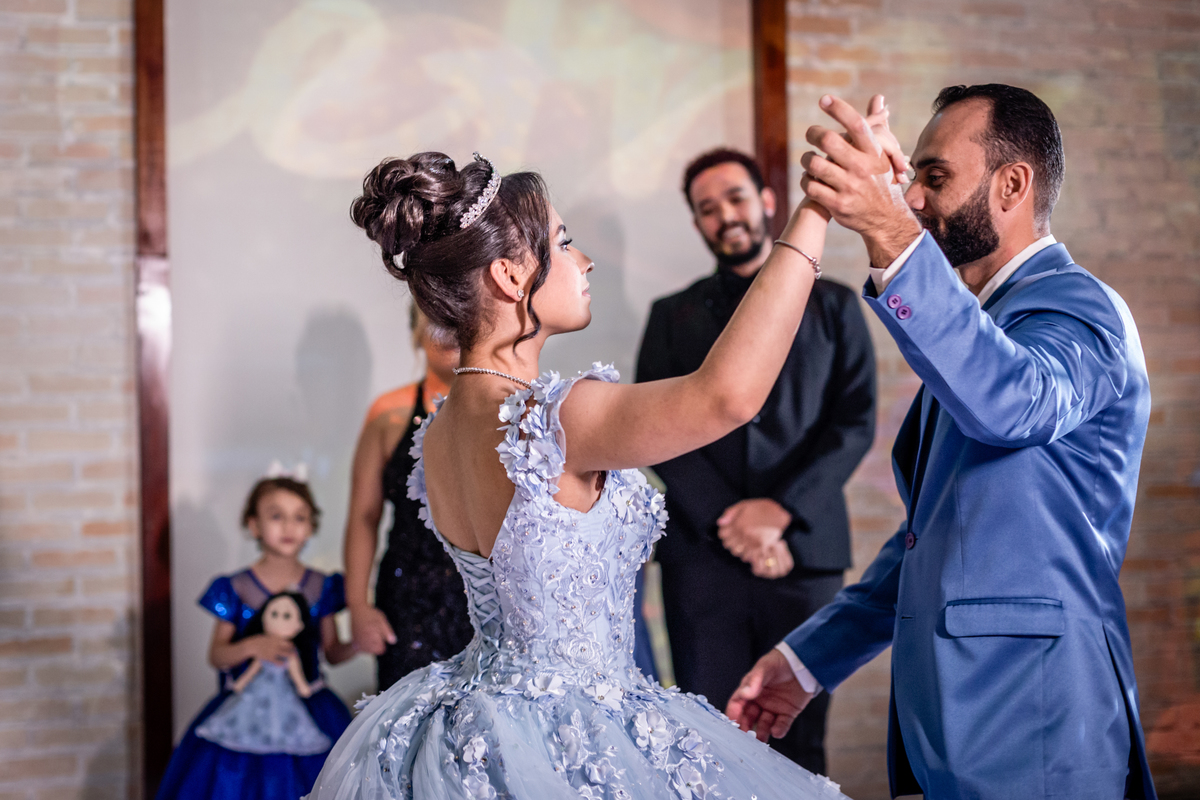 15anos, debutante, festade15anos, xvanos, decoracaode15anos, festatematica, decoracaofesta, alicenopaisdasmaravilhas, chepeleiromaluco, personagensfesta, festasofisticada, fotografiadeeventos, eventos15anos, decoracaodebutante, partydecor, cenário, brilho