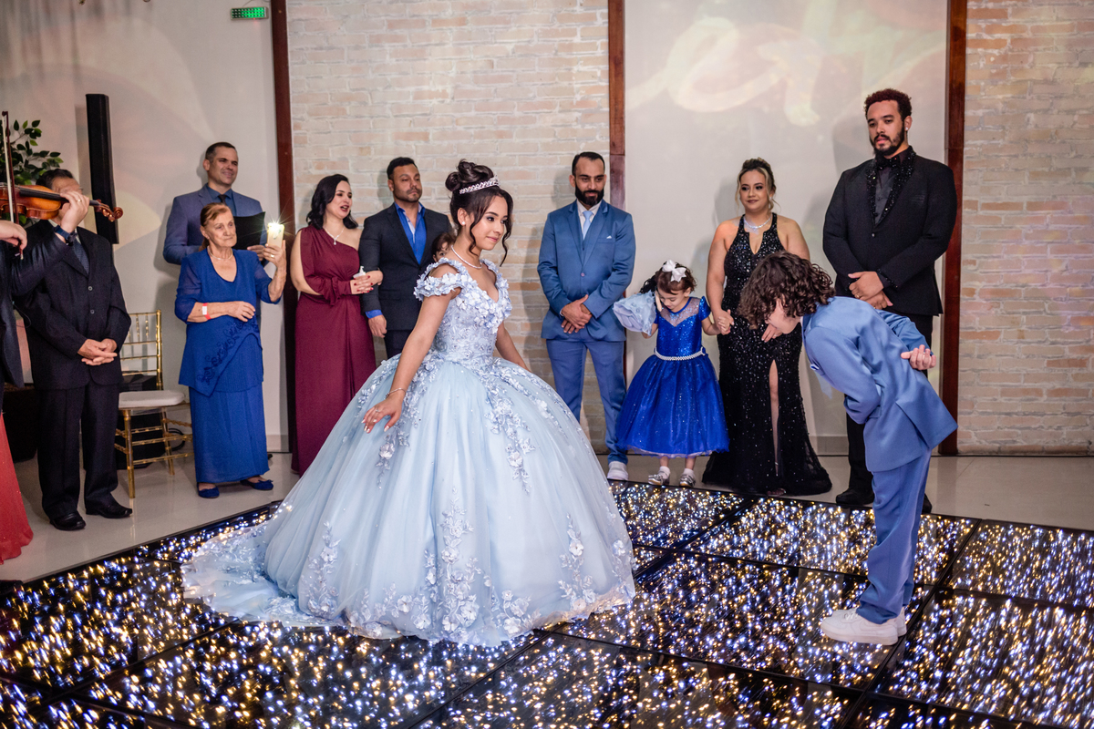 15anos, debutante, festade15anos, xvanos, decoracaode15anos, festatematica, decoracaofesta, alicenopaisdasmaravilhas, chepeleiromaluco, personagensfesta, festasofisticada, fotografiadeeventos, eventos15anos, decoracaodebutante, partydecor, cenário, brilho