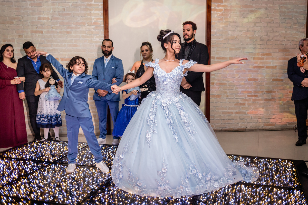 15anos, debutante, festade15anos, xvanos, decoracaode15anos, festatematica, decoracaofesta, alicenopaisdasmaravilhas, chepeleiromaluco, personagensfesta, festasofisticada, fotografiadeeventos, eventos15anos, decoracaodebutante, partydecor, cenário, brilho