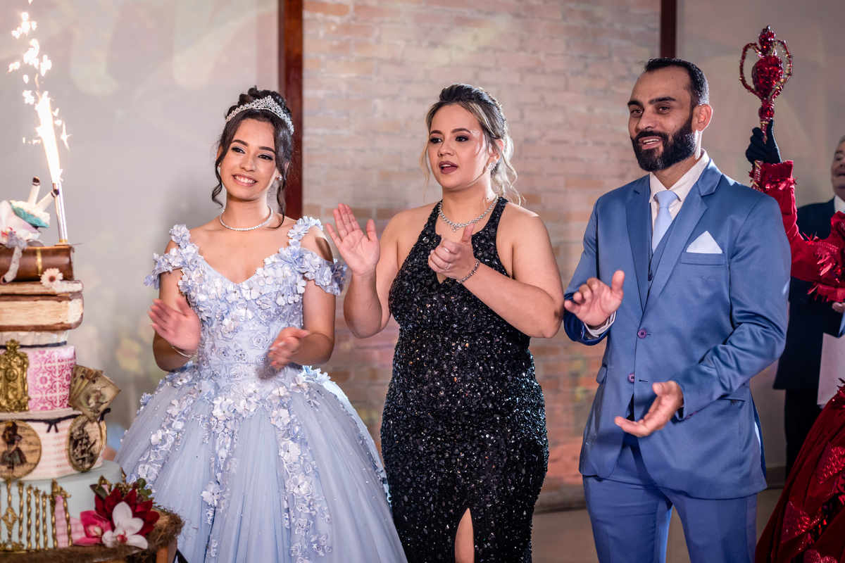 15anos, debutante, festade15anos, xvanos, decoracaode15anos, festatematica, decoracaofesta, alicenopaisdasmaravilhas, chepeleiromaluco, personagensfesta, festasofisticada, fotografiadeeventos, eventos15anos, decoracaodebutante, partydecor, cenário, brilho