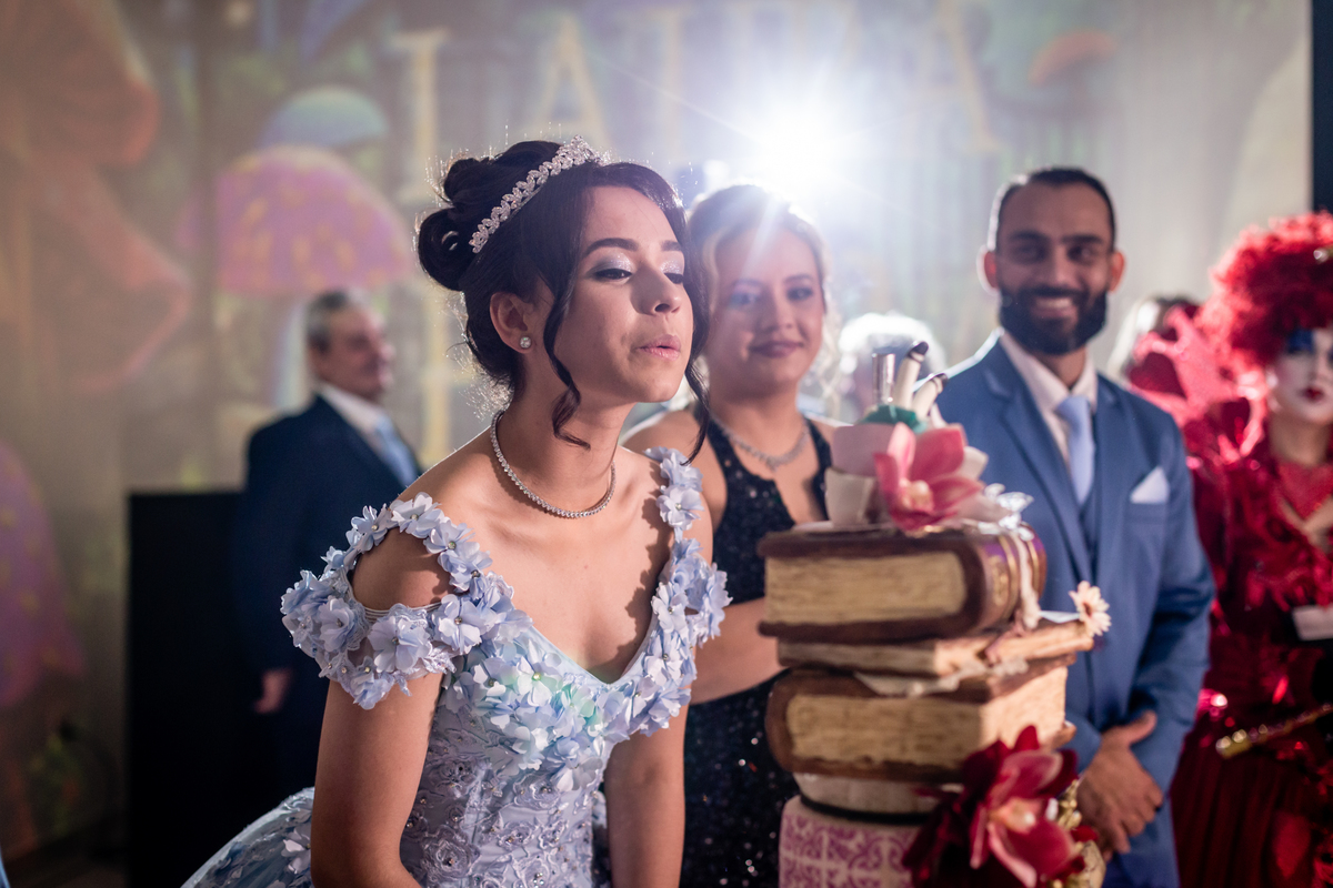 15anos, debutante, festade15anos, xvanos, decoracaode15anos, festatematica, decoracaofesta, alicenopaisdasmaravilhas, chepeleiromaluco, personagensfesta, festasofisticada, fotografiadeeventos, eventos15anos, decoracaodebutante, partydecor, cenário, brilho