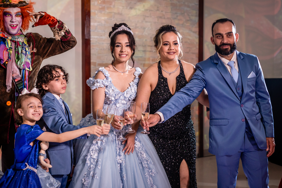 15anos, debutante, festade15anos, xvanos, decoracaode15anos, festatematica, decoracaofesta, alicenopaisdasmaravilhas, chepeleiromaluco, personagensfesta, festasofisticada, fotografiadeeventos, eventos15anos, decoracaodebutante, partydecor, cenário, brilho