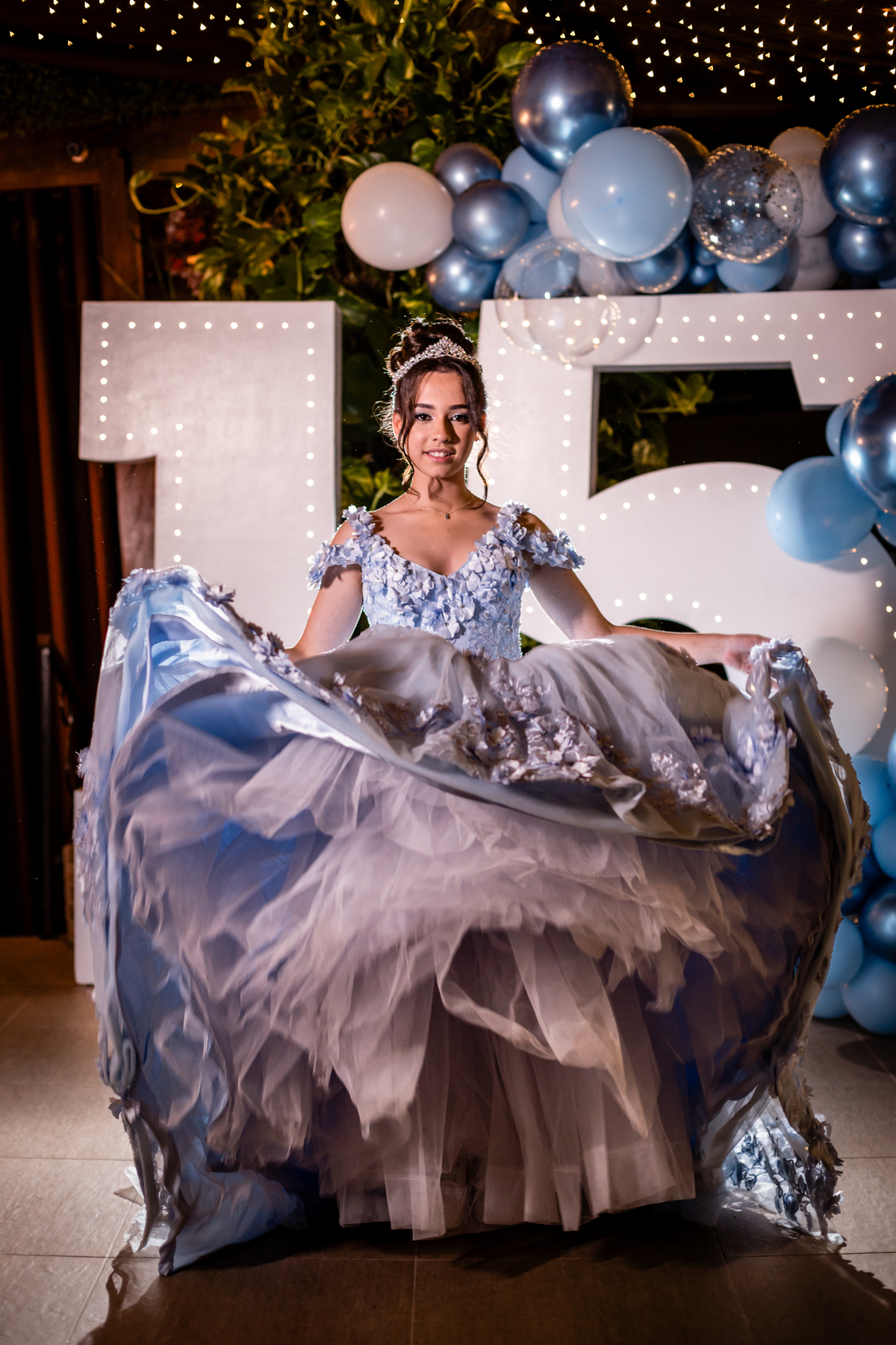 15anos, debutante, festade15anos, xvanos, decoracaode15anos, festatematica, decoracaofesta, alicenopaisdasmaravilhas, chepeleiromaluco, personagensfesta, festasofisticada, fotografiadeeventos, eventos15anos, decoracaodebutante, partydecor, cenário, brilho