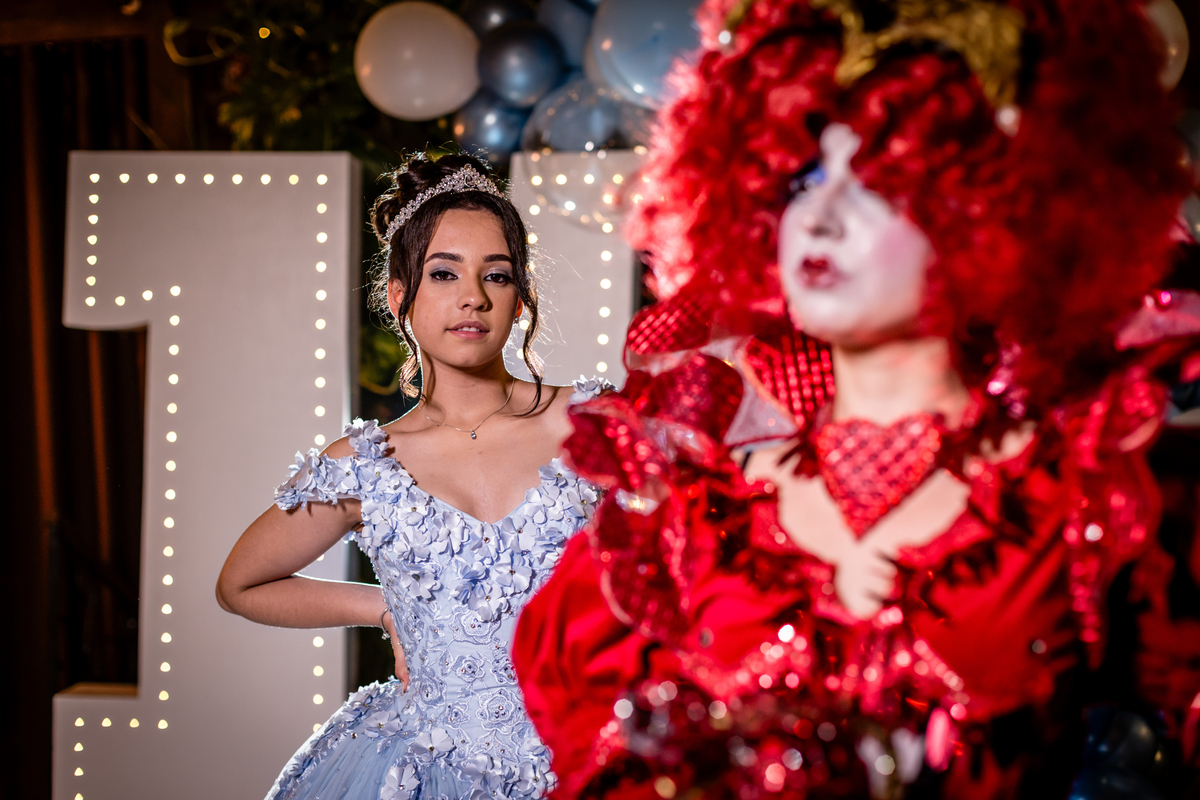 15anos, debutante, festade15anos, xvanos, decoracaode15anos, festatematica, decoracaofesta, alicenopaisdasmaravilhas, chepeleiromaluco, personagensfesta, festasofisticada, fotografiadeeventos, eventos15anos, decoracaodebutante, partydecor, cenário, brilho