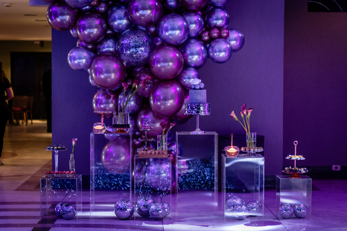 15anos, debutante, festade15anos, xvanos, decoracaode15anos, festaglam, decoracaomoderna, neonparty, festasofisticada, fotografiadeeventos, eventos15anos, decoracaodebutante, partydecor, cenário, brilho, requinte, estilo, decoração, vestido, balada