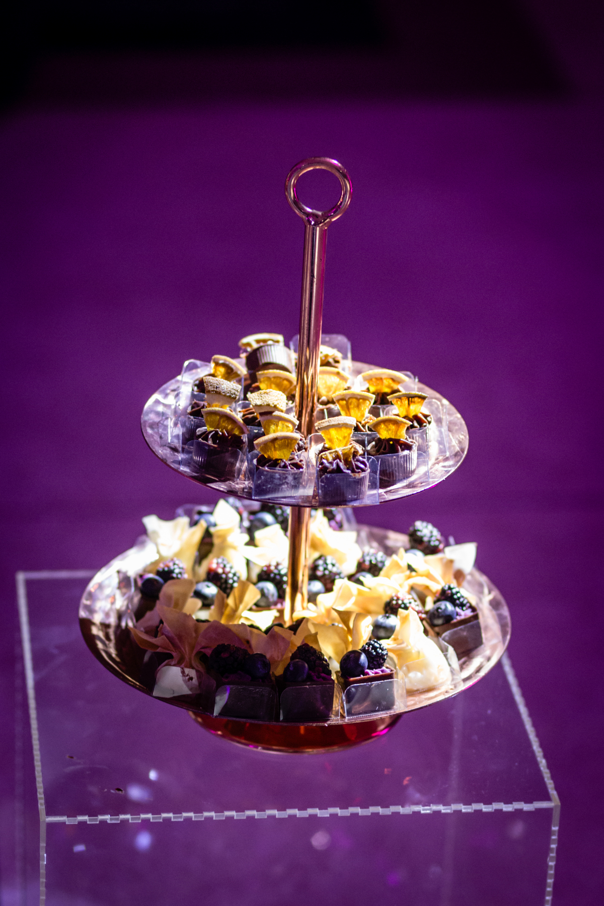 15anos, debutante, festade15anos, xvanos, decoracaode15anos, festaglam, decoracaomoderna, neonparty, festasofisticada, fotografiadeeventos, eventos15anos, decoracaodebutante, partydecor, cenário, brilho, requinte, estilo, decoração, vestido, balada