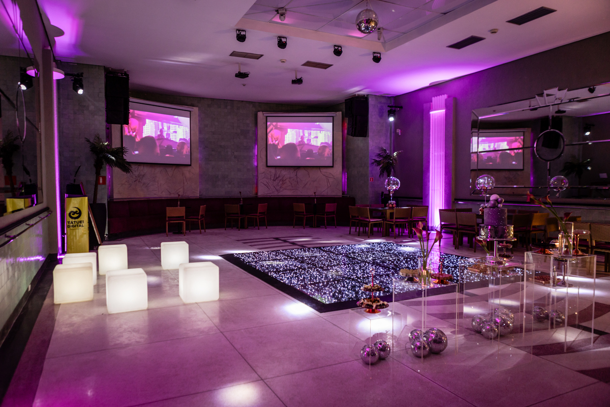 15anos, debutante, festade15anos, xvanos, decoracaode15anos, festaglam, decoracaomoderna, neonparty, festasofisticada, fotografiadeeventos, eventos15anos, decoracaodebutante, partydecor, cenário, brilho, requinte, estilo, decoração, vestido, balada