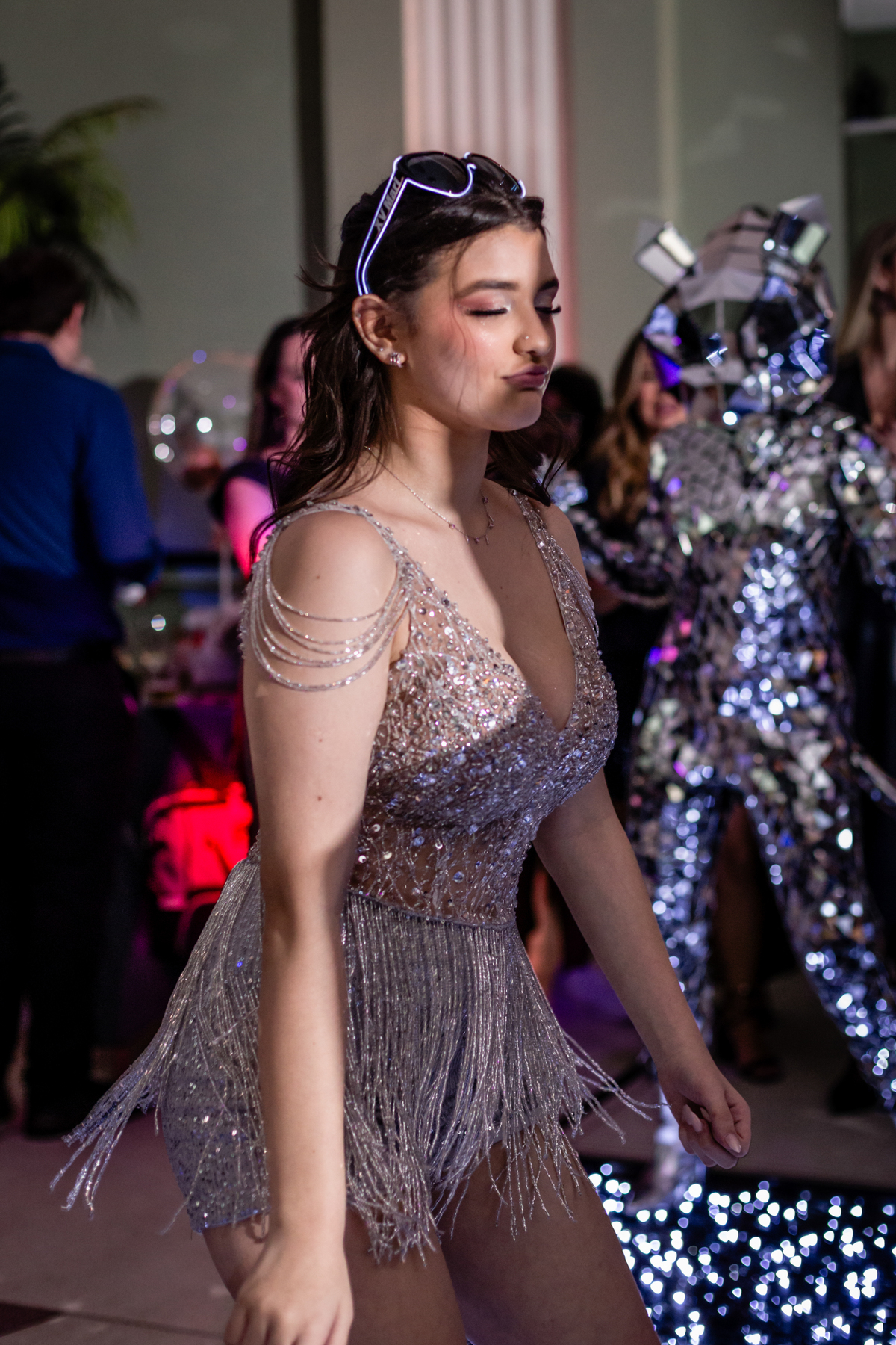 15anos, debutante, festade15anos, xvanos, decoracaode15anos, festaglam, decoracaomoderna, neonparty, festasofisticada, fotografiadeeventos, eventos15anos, decoracaodebutante, partydecor, cenário, brilho, requinte, estilo, decoração, vestido, balada