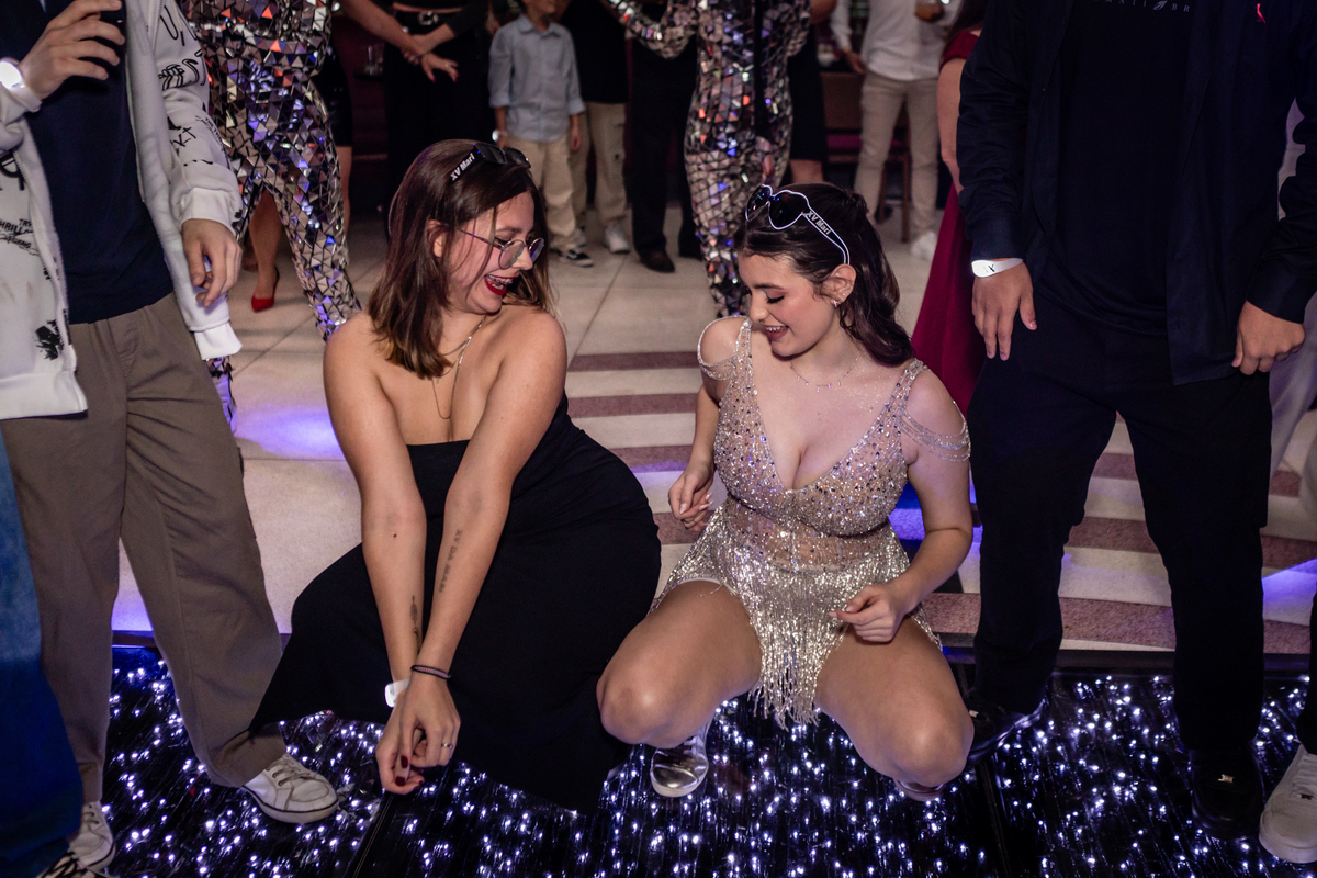 15anos, debutante, festade15anos, xvanos, decoracaode15anos, festaglam, decoracaomoderna, neonparty, festasofisticada, fotografiadeeventos, eventos15anos, decoracaodebutante, partydecor, cenário, brilho, requinte, estilo, decoração, vestido, balada