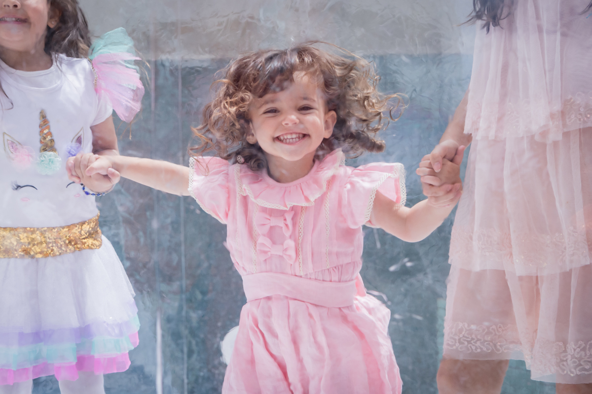 aniversário infantil, festa de 3 anos, fotografia de aniversário infantil, festa infantil, fotos de aniversário, fotografia infantil, registro de festa infantil, comemoração de 3 anos, fotógrafo infantil, festa de criança, memórias da infância, fotografia