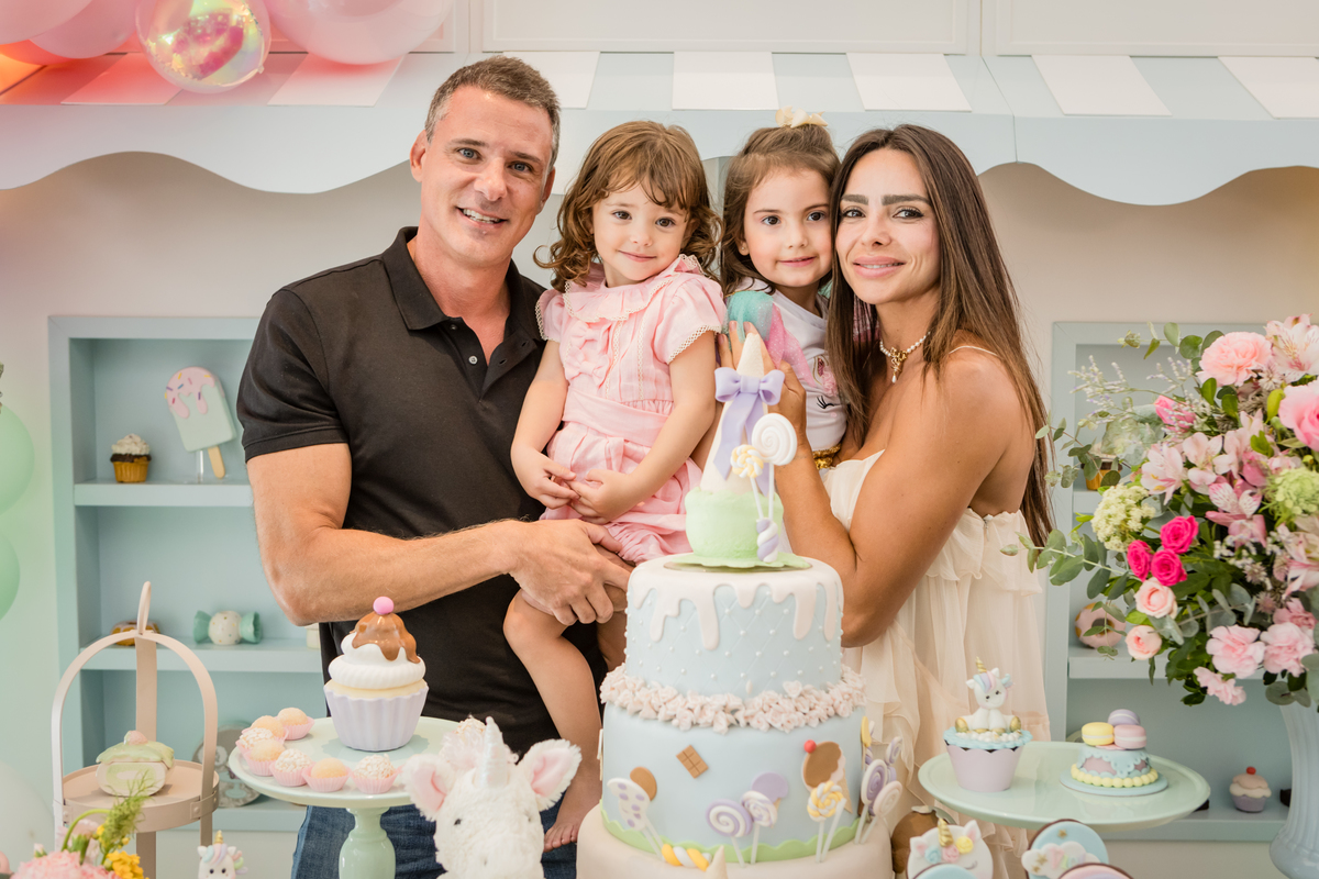 aniversário infantil, festa de 3 anos, fotografia de aniversário infantil, festa infantil, fotos de aniversário, fotografia infantil, registro de festa infantil, comemoração de 3 anos, fotógrafo infantil, festa de criança, memórias da infância, fotografia