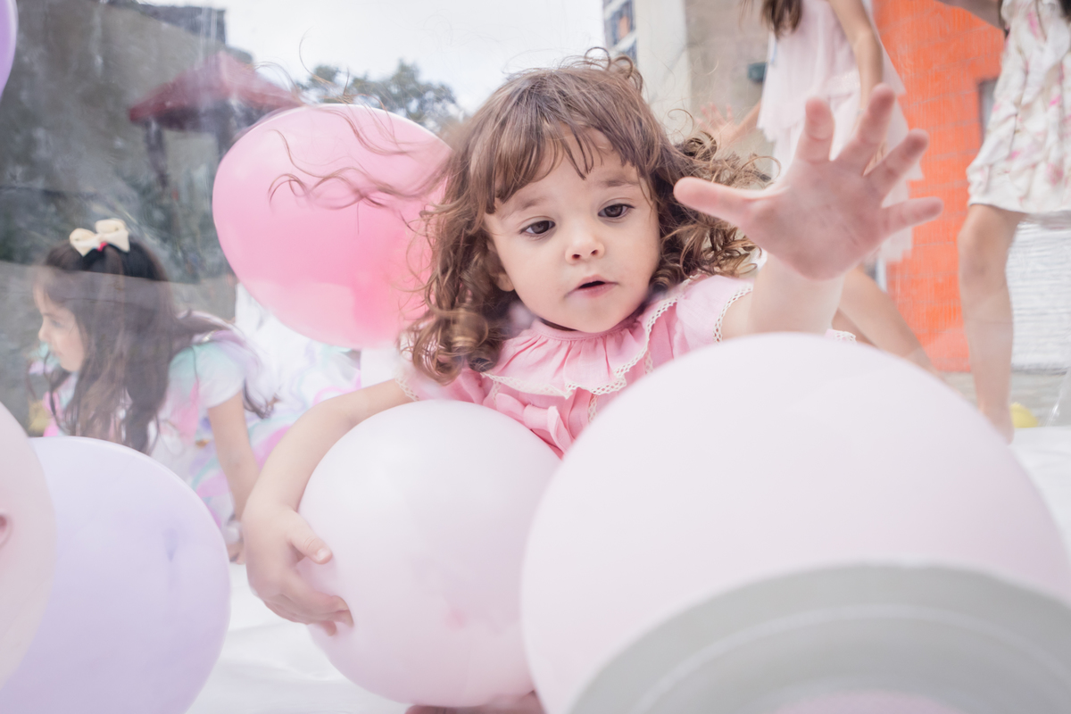 aniversário infantil, festa de 3 anos, fotografia de aniversário infantil, festa infantil, fotos de aniversário, fotografia infantil, registro de festa infantil, comemoração de 3 anos, fotógrafo infantil, festa de criança, memórias da infância, fotografia