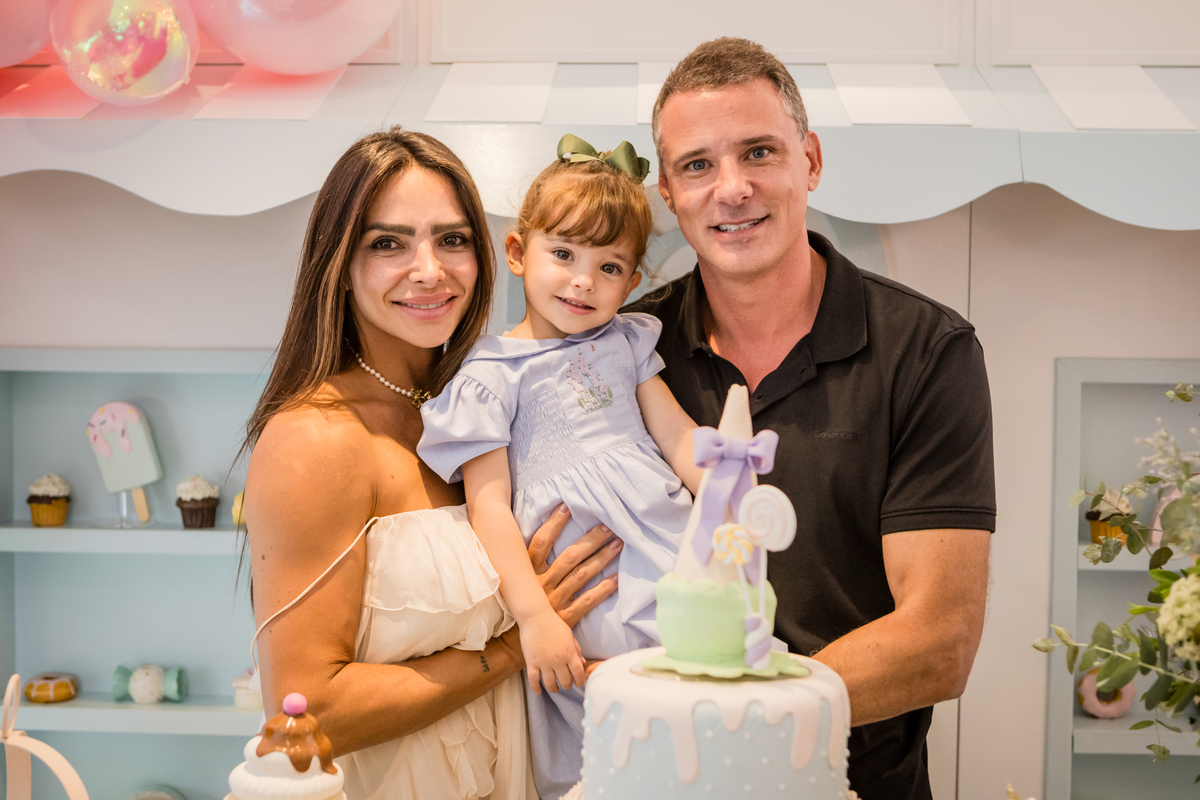 aniversário infantil, festa de 3 anos, fotografia de aniversário infantil, festa infantil, fotos de aniversário, fotografia infantil, registro de festa infantil, comemoração de 3 anos, fotógrafo infantil, festa de criança, memórias da infância, fotografia