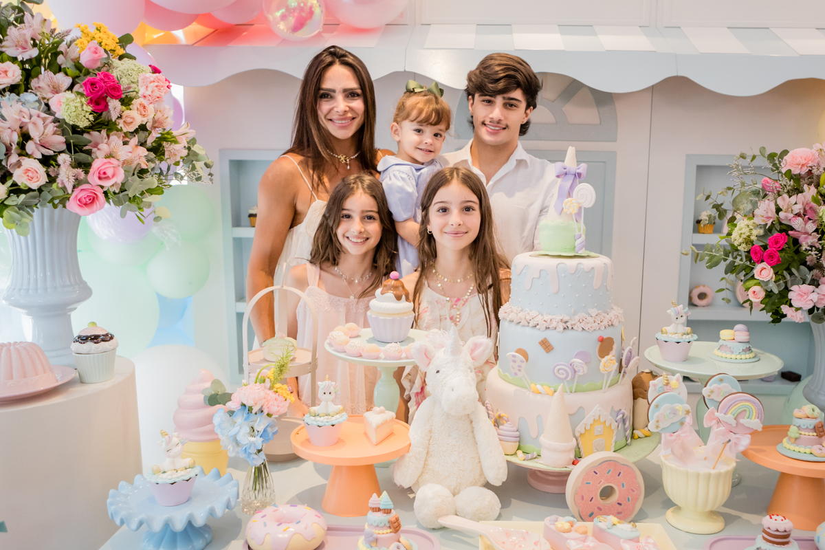 aniversário infantil, festa de 3 anos, fotografia de aniversário infantil, festa infantil, fotos de aniversário, fotografia infantil, registro de festa infantil, comemoração de 3 anos, fotógrafo infantil, festa de criança, memórias da infância, fotografia