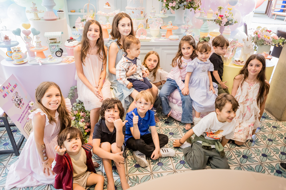 aniversário infantil, festa de 3 anos, fotografia de aniversário infantil, festa infantil, fotos de aniversário, fotografia infantil, registro de festa infantil, comemoração de 3 anos, fotógrafo infantil, festa de criança, memórias da infância, fotografia