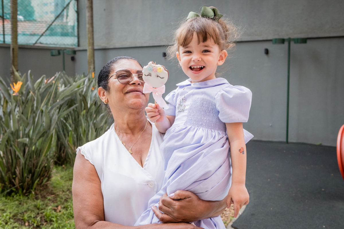aniversário infantil, festa de 3 anos, fotografia de aniversário infantil, festa infantil, fotos de aniversário, fotografia infantil, registro de festa infantil, comemoração de 3 anos, fotógrafo infantil, festa de criança, memórias da infância, fotografia