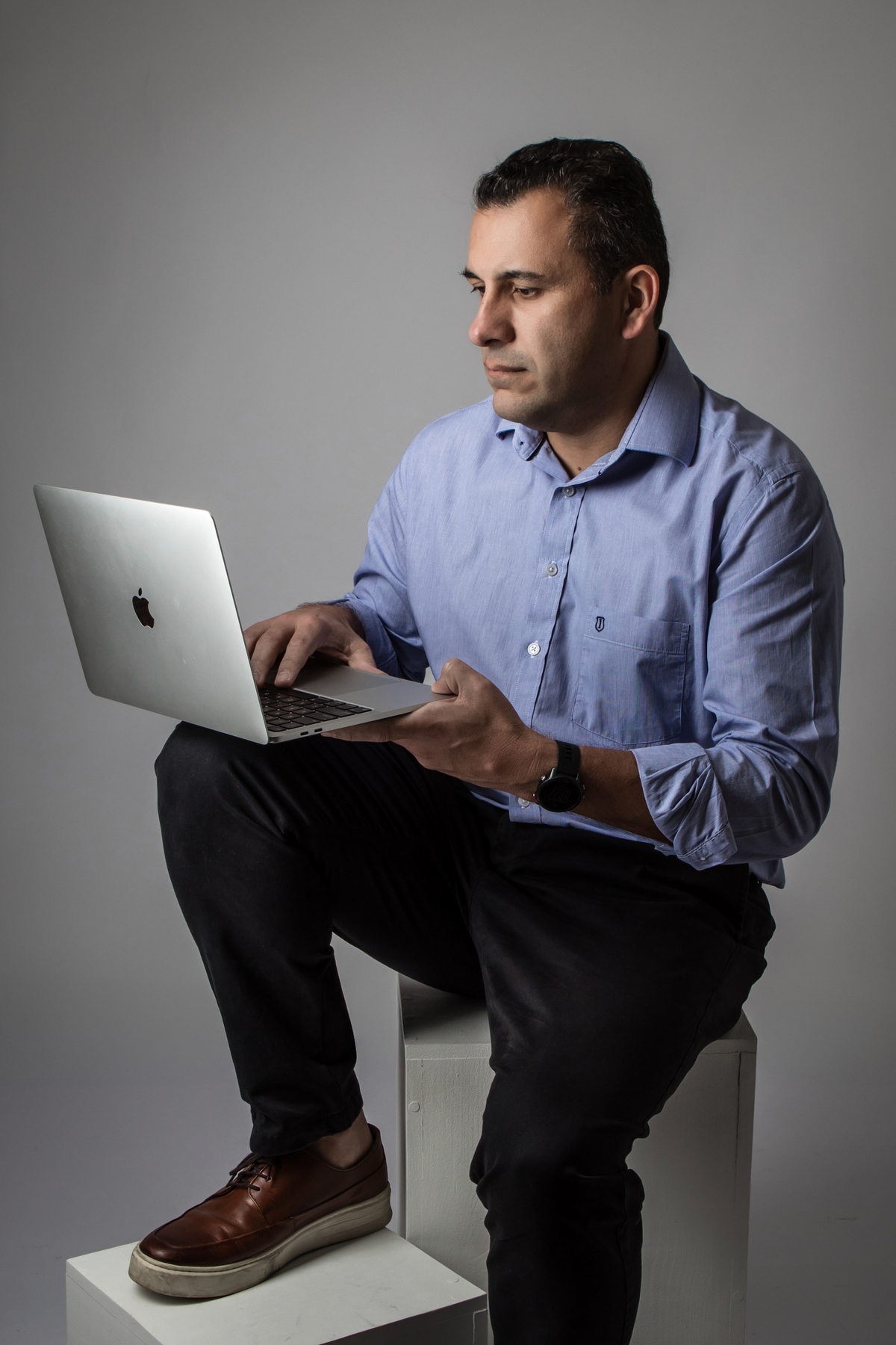 Personal branding, ensaio fotográfico profissional, fotografia de branding, fotografia corporativa, retrato profissional, marca pessoal, imagem profissional, posicionamento digital, fotos para redes sociais, identidade visual, fotografia para empreendedor