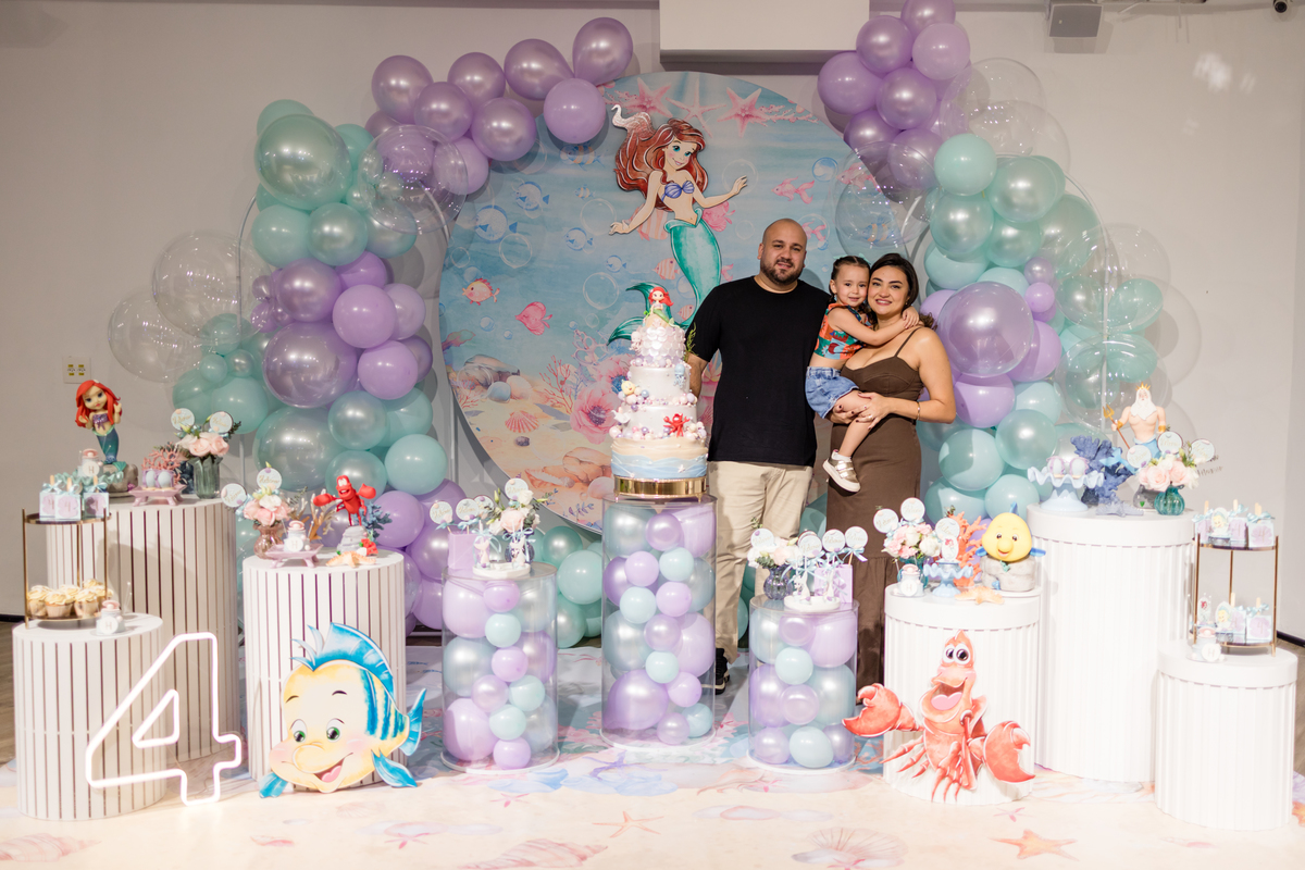 aniversário infantil, festa de 3 anos, fotografia de aniversário infantil, festa infantil, fotos de aniversário, fotografia infantil, registro de festa infantil, comemoração de 3 anos, fotógrafo infantil, festa de criança, memórias da infância, fotografia