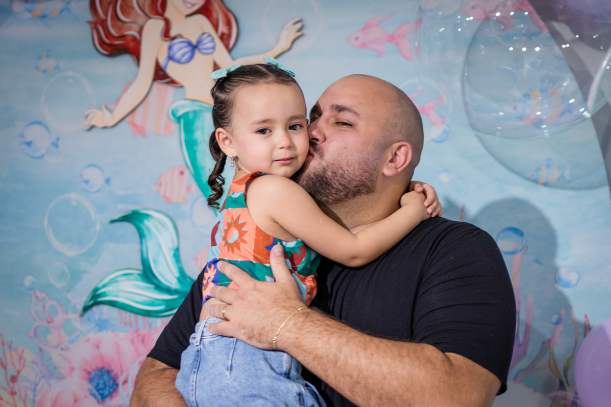 aniversário infantil, festa de 3 anos, fotografia de aniversário infantil, festa infantil, fotos de aniversário, fotografia infantil, registro de festa infantil, comemoração de 3 anos, fotógrafo infantil, festa de criança, memórias da infância, fotografia