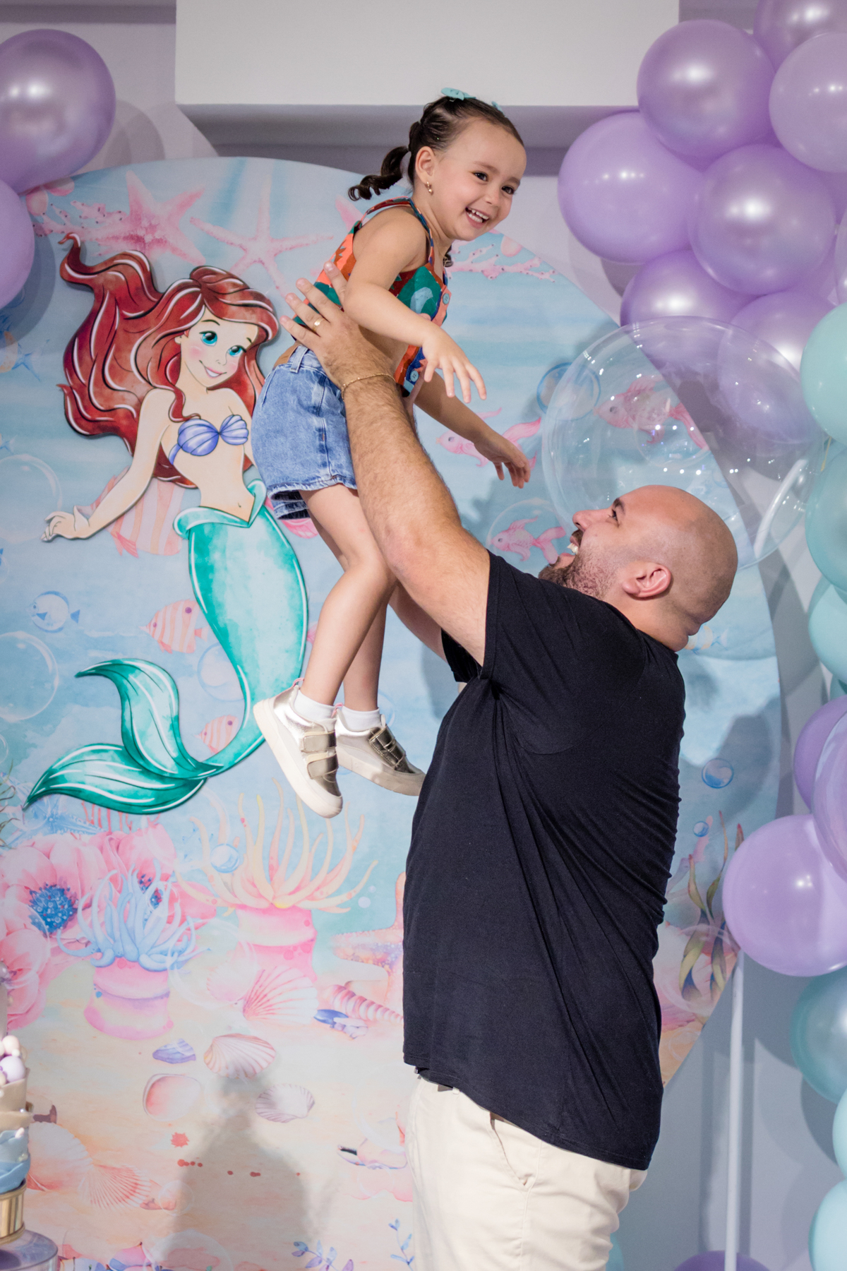 aniversário infantil, festa de 3 anos, fotografia de aniversário infantil, festa infantil, fotos de aniversário, fotografia infantil, registro de festa infantil, comemoração de 3 anos, fotógrafo infantil, festa de criança, memórias da infância, fotografia