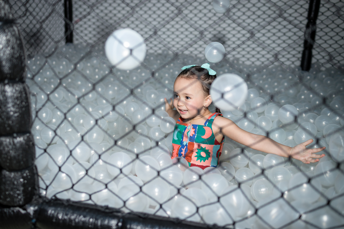 aniversário infantil, festa de 3 anos, fotografia de aniversário infantil, festa infantil, fotos de aniversário, fotografia infantil, registro de festa infantil, comemoração de 3 anos, fotógrafo infantil, festa de criança, memórias da infância, fotografia