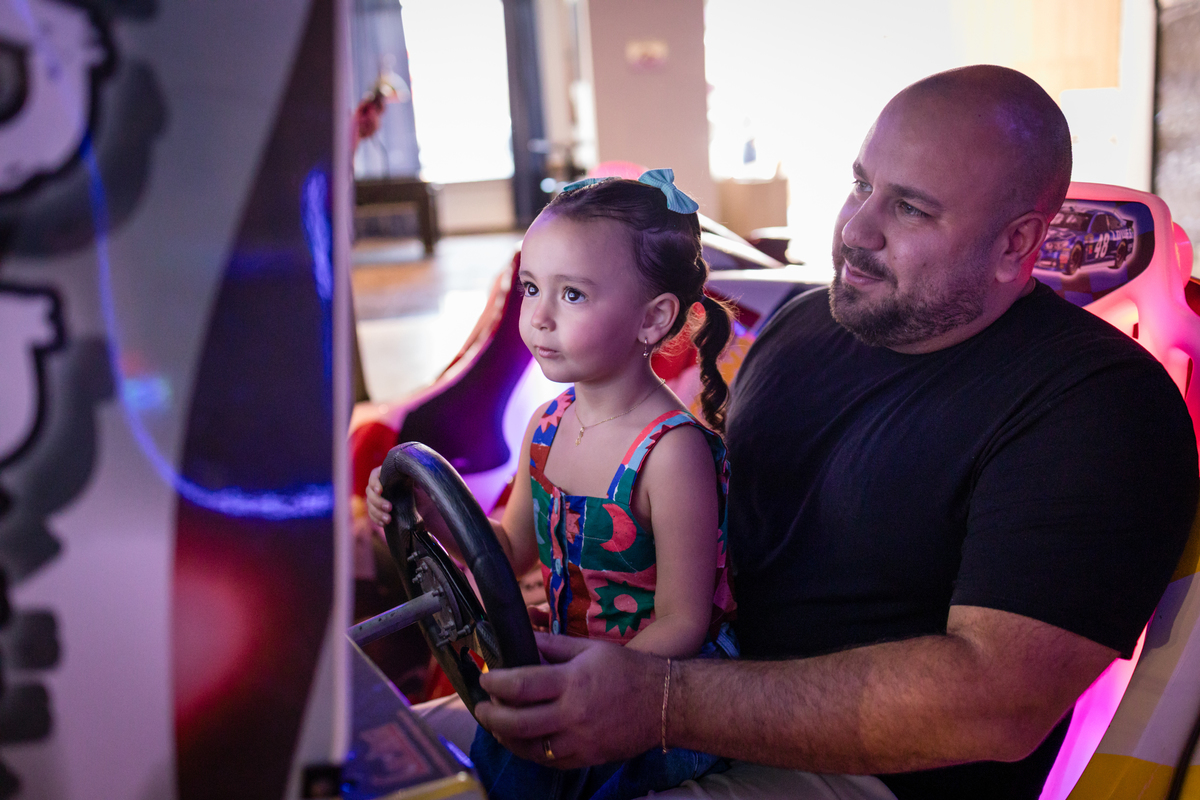 aniversário infantil, festa de 3 anos, fotografia de aniversário infantil, festa infantil, fotos de aniversário, fotografia infantil, registro de festa infantil, comemoração de 3 anos, fotógrafo infantil, festa de criança, memórias da infância, fotografia