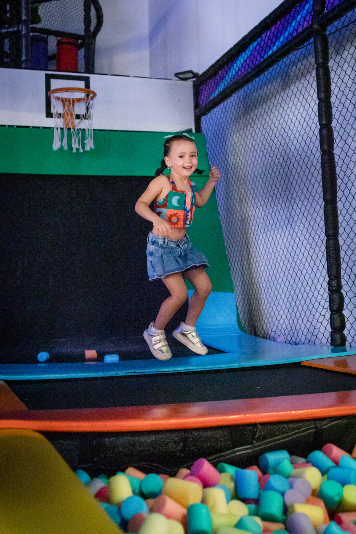 aniversário infantil, festa de 3 anos, fotografia de aniversário infantil, festa infantil, fotos de aniversário, fotografia infantil, registro de festa infantil, comemoração de 3 anos, fotógrafo infantil, festa de criança, memórias da infância, fotografia