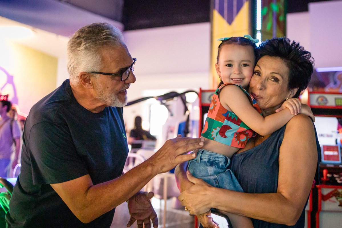 aniversário infantil, festa de 3 anos, fotografia de aniversário infantil, festa infantil, fotos de aniversário, fotografia infantil, registro de festa infantil, comemoração de 3 anos, fotógrafo infantil, festa de criança, memórias da infância, fotografia