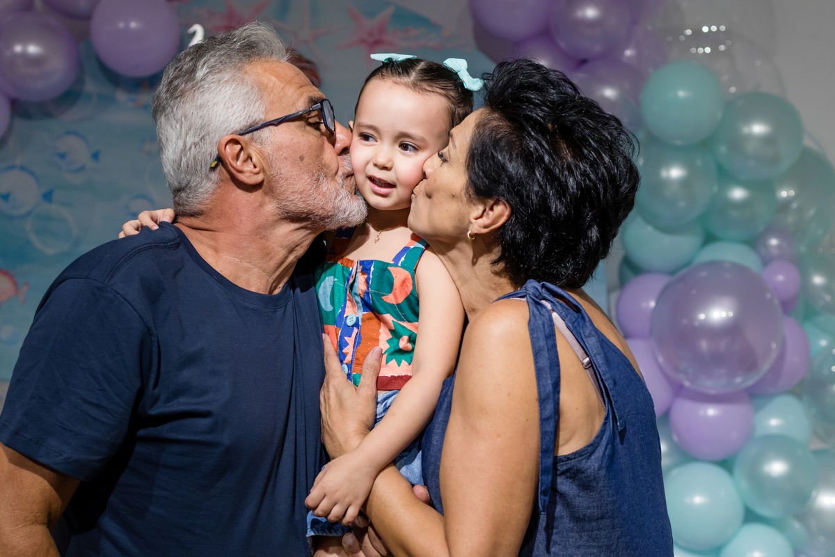 aniversário infantil, festa de 3 anos, fotografia de aniversário infantil, festa infantil, fotos de aniversário, fotografia infantil, registro de festa infantil, comemoração de 3 anos, fotógrafo infantil, festa de criança, memórias da infância, fotografia