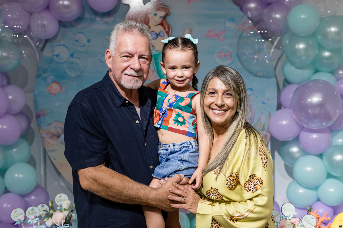 aniversário infantil, festa de 3 anos, fotografia de aniversário infantil, festa infantil, fotos de aniversário, fotografia infantil, registro de festa infantil, comemoração de 3 anos, fotógrafo infantil, festa de criança, memórias da infância, fotografia