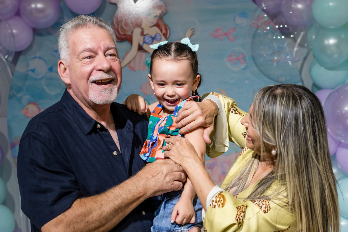 aniversário infantil, festa de 3 anos, fotografia de aniversário infantil, festa infantil, fotos de aniversário, fotografia infantil, registro de festa infantil, comemoração de 3 anos, fotógrafo infantil, festa de criança, memórias da infância, fotografia