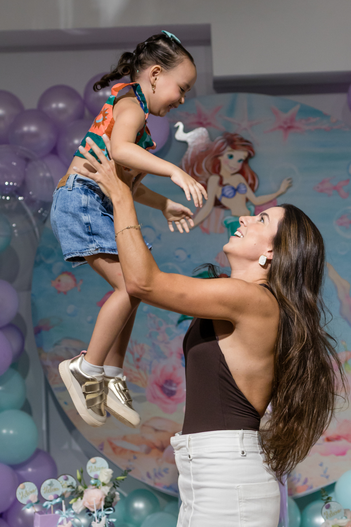 aniversário infantil, festa de 3 anos, fotografia de aniversário infantil, festa infantil, fotos de aniversário, fotografia infantil, registro de festa infantil, comemoração de 3 anos, fotógrafo infantil, festa de criança, memórias da infância, fotografia