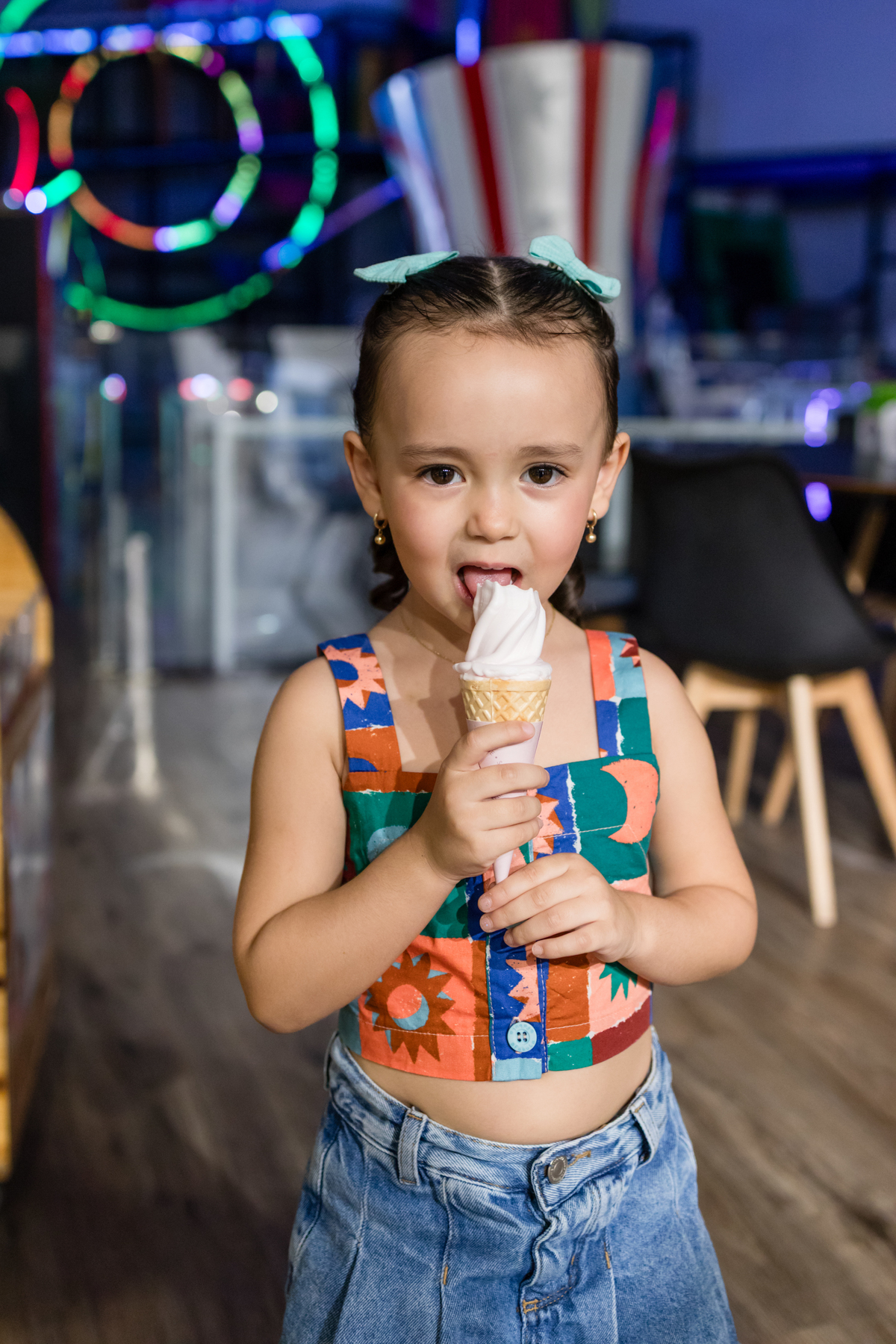 aniversário infantil, festa de 3 anos, fotografia de aniversário infantil, festa infantil, fotos de aniversário, fotografia infantil, registro de festa infantil, comemoração de 3 anos, fotógrafo infantil, festa de criança, memórias da infância, fotografia