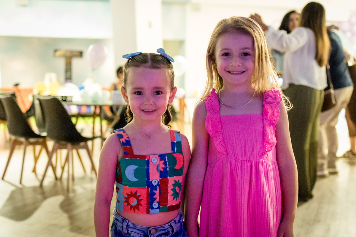 aniversário infantil, festa de 3 anos, fotografia de aniversário infantil, festa infantil, fotos de aniversário, fotografia infantil, registro de festa infantil, comemoração de 3 anos, fotógrafo infantil, festa de criança, memórias da infância, fotografia