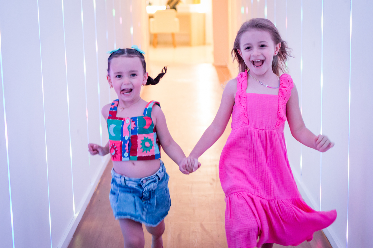 aniversário infantil, festa de 3 anos, fotografia de aniversário infantil, festa infantil, fotos de aniversário, fotografia infantil, registro de festa infantil, comemoração de 3 anos, fotógrafo infantil, festa de criança, memórias da infância, fotografia