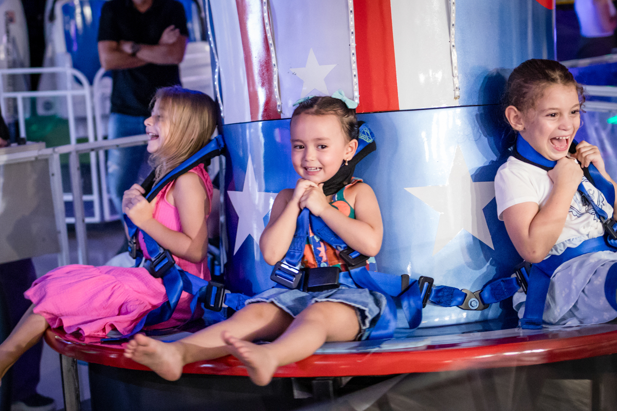 aniversário infantil, festa de 3 anos, fotografia de aniversário infantil, festa infantil, fotos de aniversário, fotografia infantil, registro de festa infantil, comemoração de 3 anos, fotógrafo infantil, festa de criança, memórias da infância, fotografia