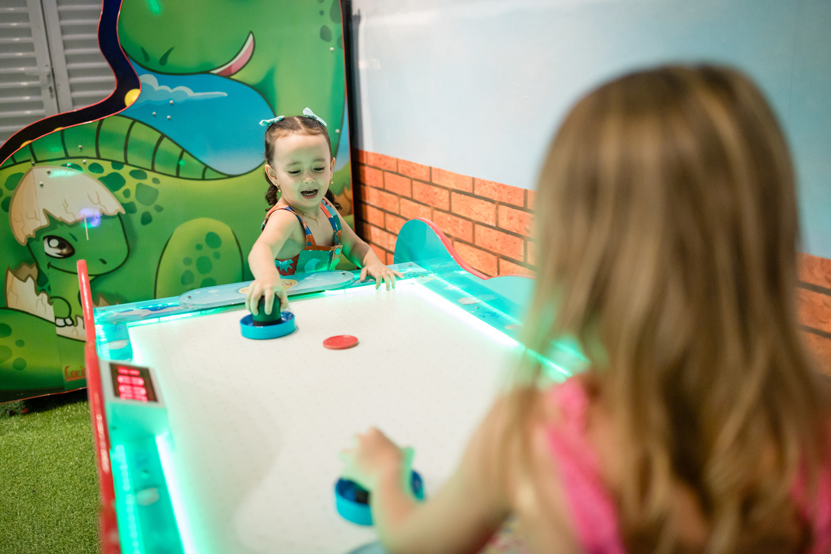 aniversário infantil, festa de 3 anos, fotografia de aniversário infantil, festa infantil, fotos de aniversário, fotografia infantil, registro de festa infantil, comemoração de 3 anos, fotógrafo infantil, festa de criança, memórias da infância, fotografia