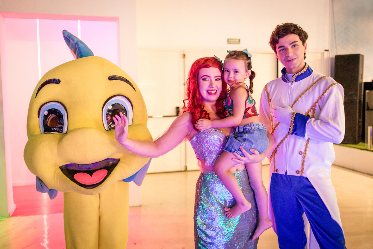 aniversário infantil, festa de 3 anos, fotografia de aniversário infantil, festa infantil, fotos de aniversário, fotografia infantil, registro de festa infantil, comemoração de 3 anos, fotógrafo infantil, festa de criança, memórias da infância, fotografia