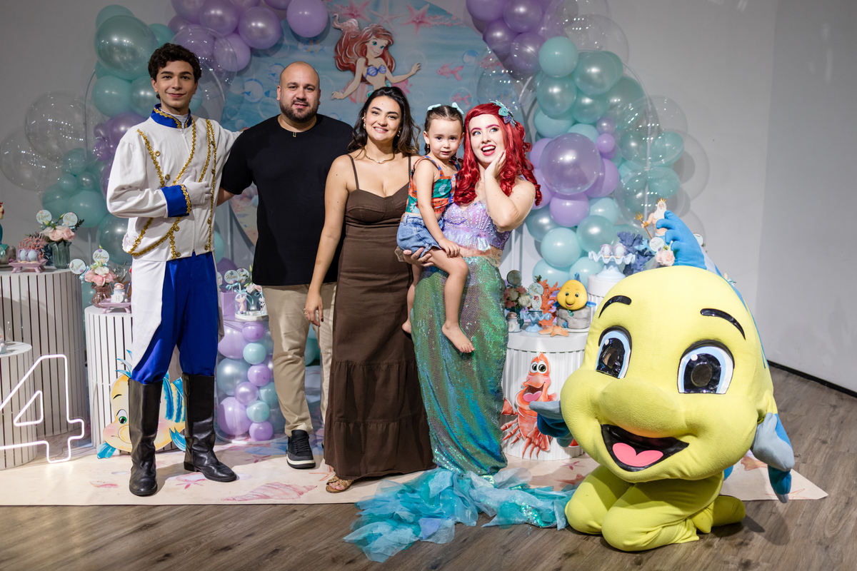 aniversário infantil, festa de 3 anos, fotografia de aniversário infantil, festa infantil, fotos de aniversário, fotografia infantil, registro de festa infantil, comemoração de 3 anos, fotógrafo infantil, festa de criança, memórias da infância, fotografia