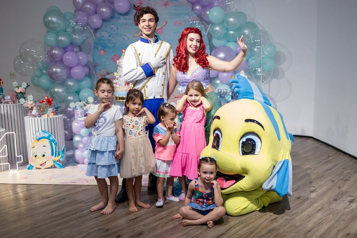 aniversário infantil, festa de 3 anos, fotografia de aniversário infantil, festa infantil, fotos de aniversário, fotografia infantil, registro de festa infantil, comemoração de 3 anos, fotógrafo infantil, festa de criança, memórias da infância, fotografia