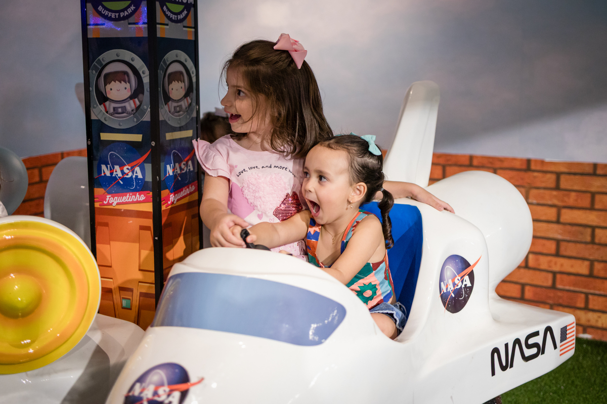 aniversário infantil, festa de 3 anos, fotografia de aniversário infantil, festa infantil, fotos de aniversário, fotografia infantil, registro de festa infantil, comemoração de 3 anos, fotógrafo infantil, festa de criança, memórias da infância, fotografia