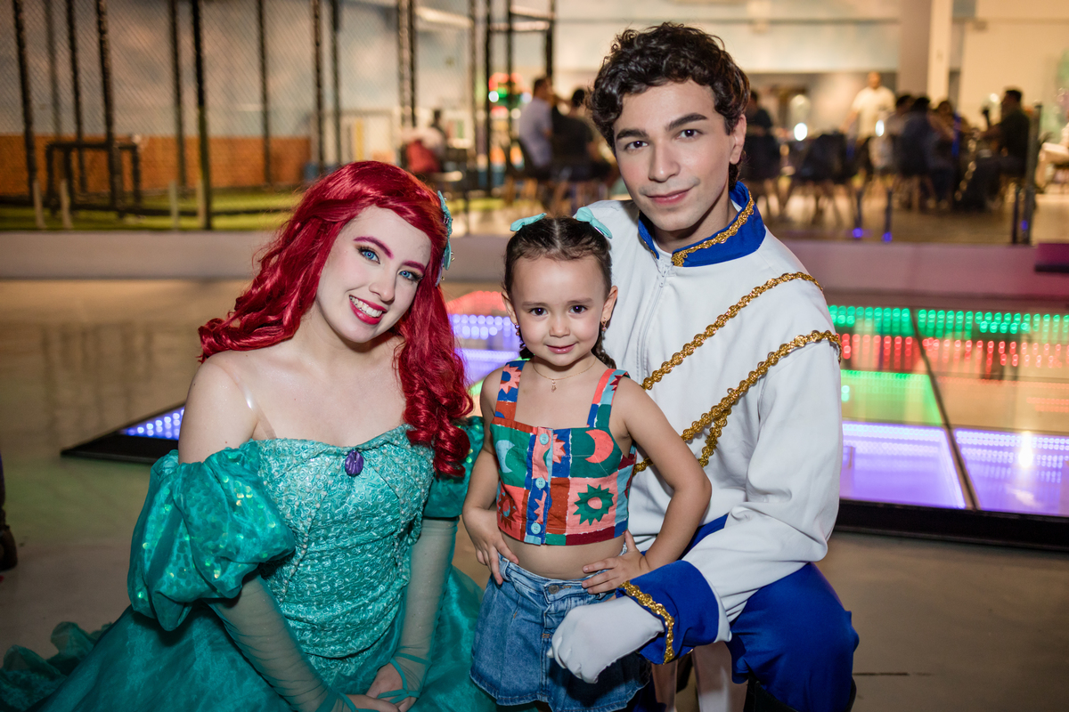 aniversário infantil, festa de 3 anos, fotografia de aniversário infantil, festa infantil, fotos de aniversário, fotografia infantil, registro de festa infantil, comemoração de 3 anos, fotógrafo infantil, festa de criança, memórias da infância, fotografia