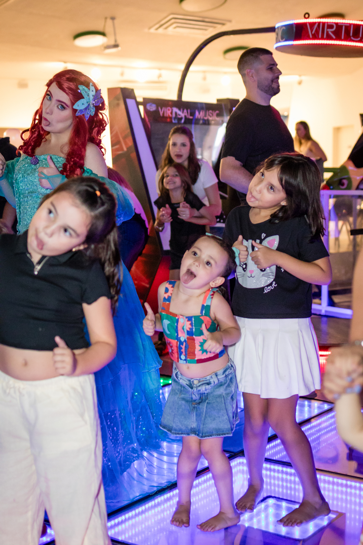 aniversário infantil, festa de 3 anos, fotografia de aniversário infantil, festa infantil, fotos de aniversário, fotografia infantil, registro de festa infantil, comemoração de 3 anos, fotógrafo infantil, festa de criança, memórias da infância, fotografia