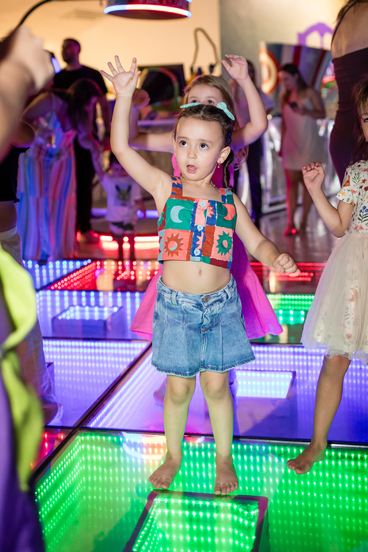 aniversário infantil, festa de 3 anos, fotografia de aniversário infantil, festa infantil, fotos de aniversário, fotografia infantil, registro de festa infantil, comemoração de 3 anos, fotógrafo infantil, festa de criança, memórias da infância, fotografia