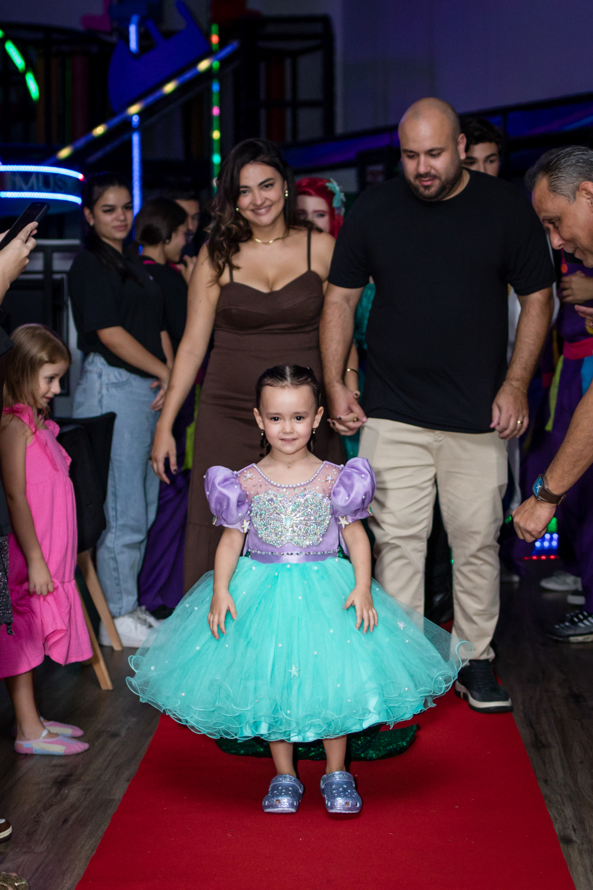 aniversário infantil, festa de 3 anos, fotografia de aniversário infantil, festa infantil, fotos de aniversário, fotografia infantil, registro de festa infantil, comemoração de 3 anos, fotógrafo infantil, festa de criança, memórias da infância, fotografia