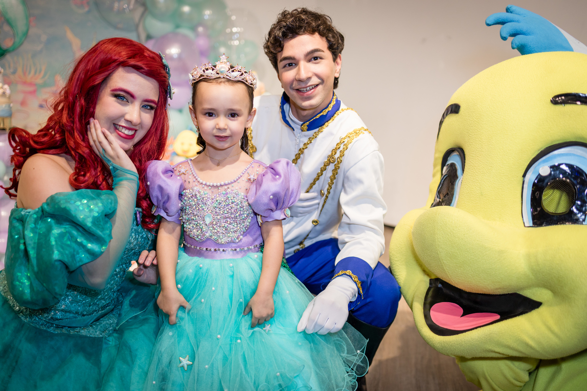 aniversário infantil, festa de 3 anos, fotografia de aniversário infantil, festa infantil, fotos de aniversário, fotografia infantil, registro de festa infantil, comemoração de 3 anos, fotógrafo infantil, festa de criança, memórias da infância, fotografia