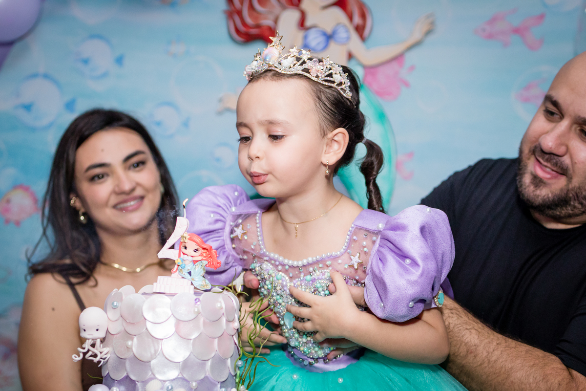 aniversário infantil, festa de 3 anos, fotografia de aniversário infantil, festa infantil, fotos de aniversário, fotografia infantil, registro de festa infantil, comemoração de 3 anos, fotógrafo infantil, festa de criança, memórias da infância, fotografia