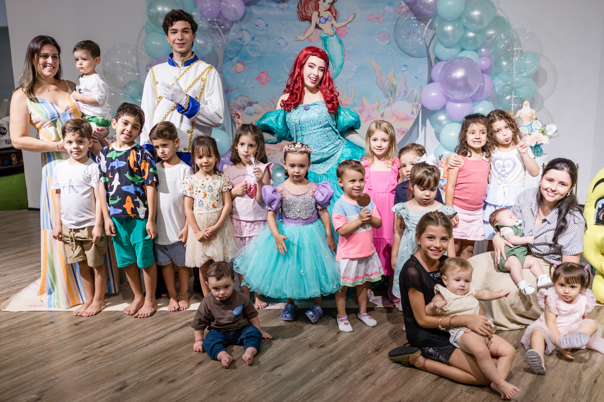 aniversário infantil, festa de 3 anos, fotografia de aniversário infantil, festa infantil, fotos de aniversário, fotografia infantil, registro de festa infantil, comemoração de 3 anos, fotógrafo infantil, festa de criança, memórias da infância, fotografia